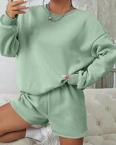 Sudadera de cuello redondo y pantalones cortos verdes